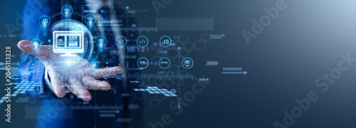 Fotografie Senior coder builds platforms