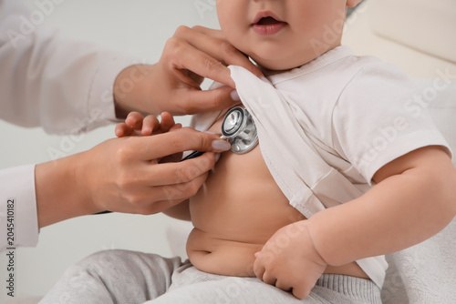 Female pediatrician with st...