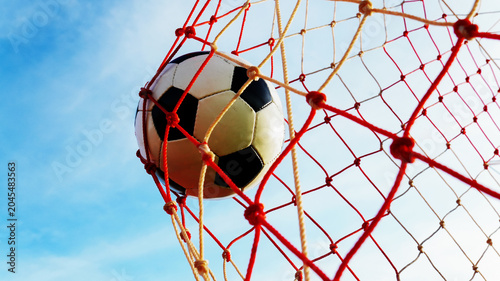 Φωτογραφία Low angle shot of football hitting target net celebrating championship victory w