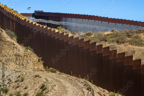 Fotografie Looking down at the international boarder wall from Tijuana Mexico