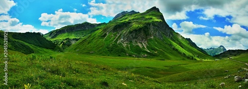 Quadro su tela Austrian Alps - panoramic view of the Juppenspitze mountain near Wath in the Lec