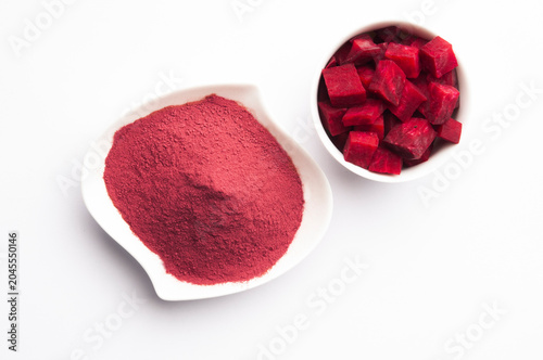 Beetroot Powder with chopped beetroot