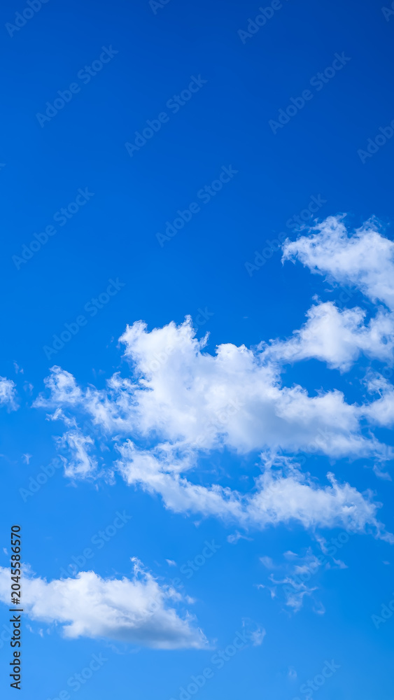 Obraz premium Bright blue sky and few clouds, natural backgrounds, textures and wallpapers.