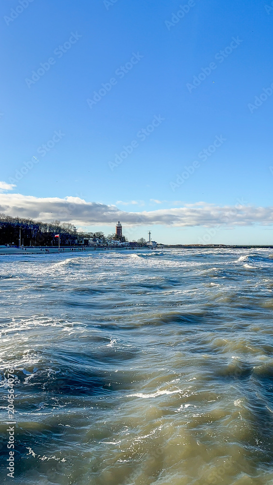 Obraz premium Waves at Kołobrzeg Lighthouse