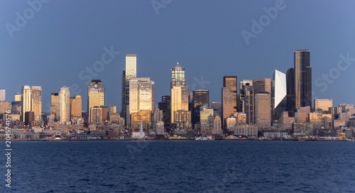 Fotografie Seattle Skyline at Blue Hour Viewed Across Elliott Bay