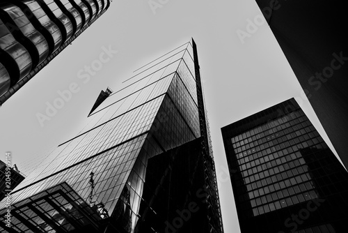 Fotografía Black and white view of the Leadenhall Building and Lloyd's in London