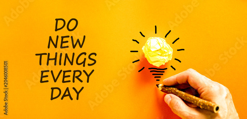 Cuadro en lienzo Do new things every day words symbol