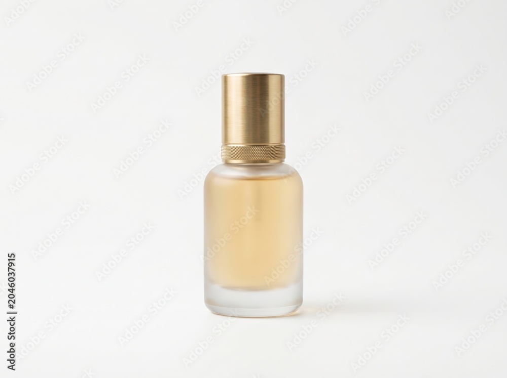 Naklejka premium Elegant Glass Bottle with Gold Cap Featuring a Light Yellow Liquid for Perfume or Oils
