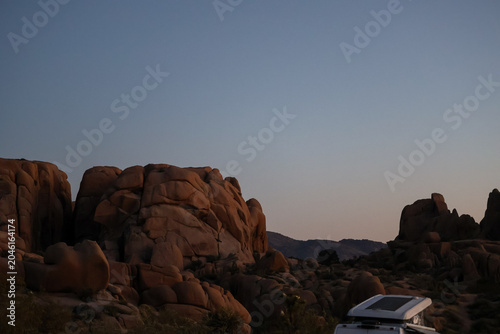 Foto Early Morning Camping Scene at Jumbo Rocks Campground Joshua Tree National Park