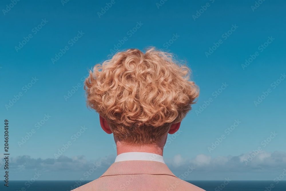 Fototapeta premium Looking towards the endless ocean under a bright blue sky