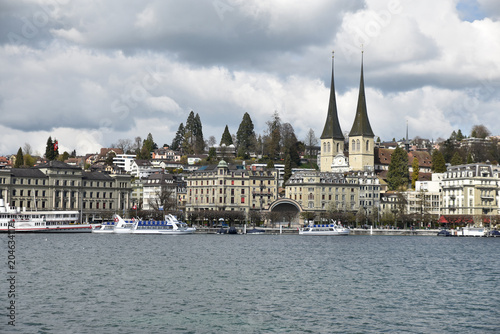  Rives du lac des Quatre-Cantons à Luzern. Suisse