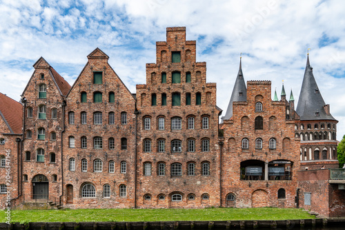 Obraz na płótnie Salzlagerhäuser an der Obertrave in Lübeck