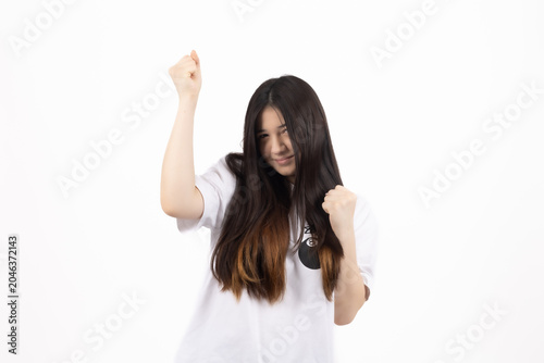 Foto Overjoyed enthusiastic girl showing victory success gesture
