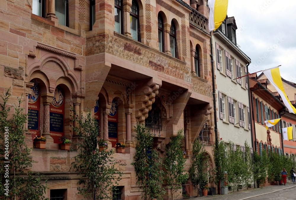 Fototapeta premium Herrenstraße in Freiburg im Breisgau an Fronleichnam