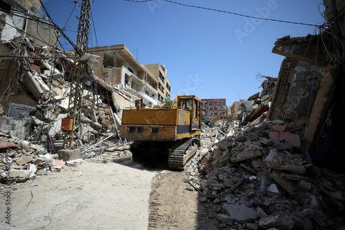 Konstfotografi Debris and a crumbling partially crushed building mark the site of an Israeli mi