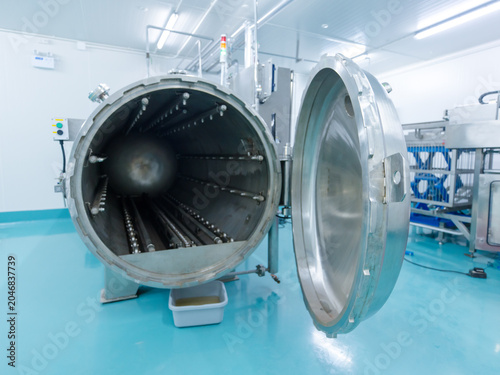 Canvas-taulu Industrial stainless steel retort sterilizer open chamber modern food processing