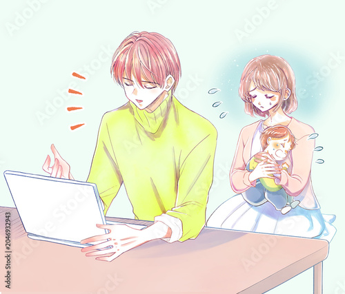 ノートパソコンに向かって笑顔で話している男性と子供を抱いた困っている女性