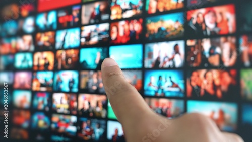 Fotografía Gesture control enables effortless selection of entertainment, highlighting touch-free tech, user interactivity, convenience, personalization, and the seamless future of smart media consumption