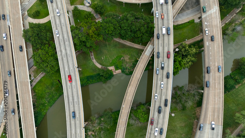 Фотография Top down aerial view of Houston Texas freeway bridges with traffic