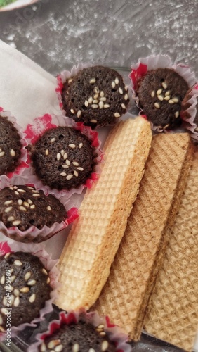 Cuadro en lienzo Delicious dark chocolate muffins sprinkled with white sesame seeds, served along