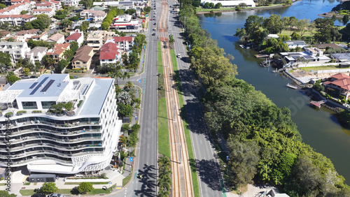Foto Aerial View of Gold Coast Cityscape with Nerang River and Light Rail