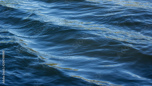 фотографія Dark blue sea waves texture with sunlight reflection on water surface