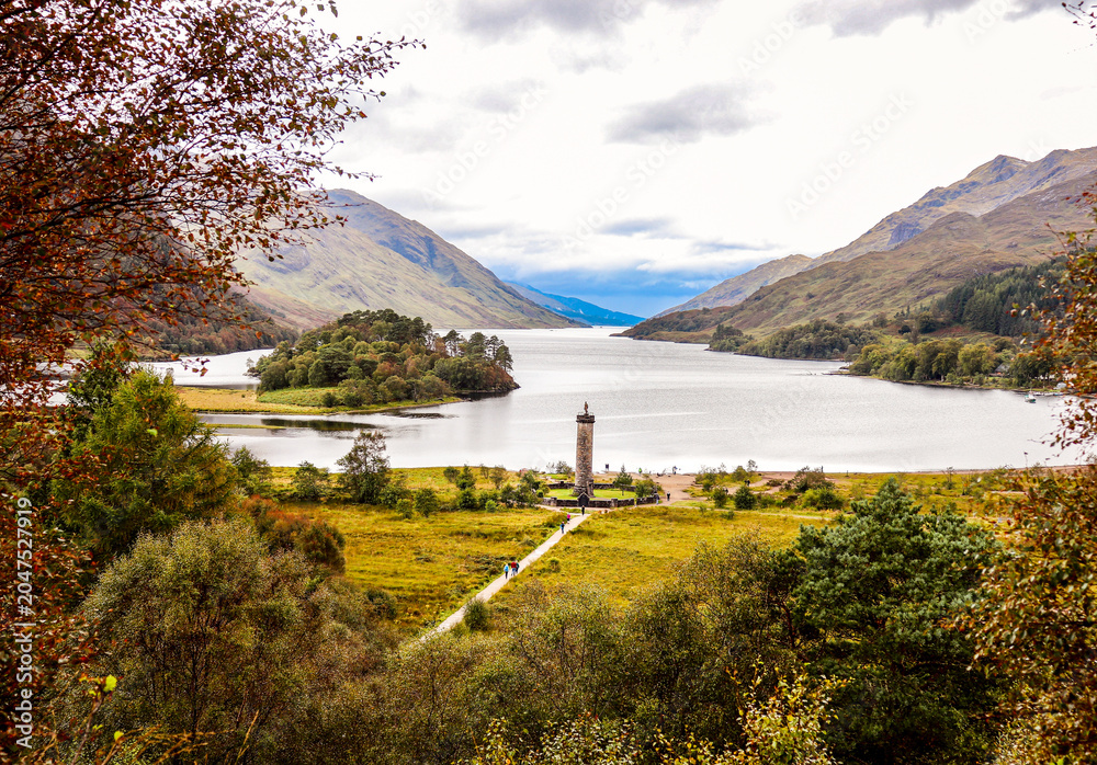 Naklejka premium Autumn Colours at Glenfinnan overlooking Loch Shiel and the Glenfinnan Monument
