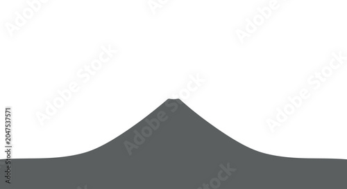 Foto Mountain peak silhouette against sky.