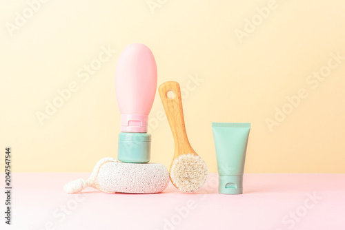 Billede på lærred Natural skincare products with pink silicone bottle, green cosmetic tube, wooden