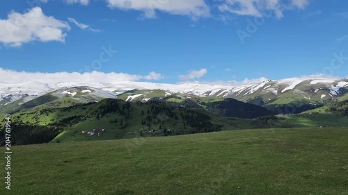 Kümbet Highland in Dereli, Giresun, is a scenic highland surrounded by green meadows, traditional settlements, and nearby plateaus, forming a popular tourism and recreation area.