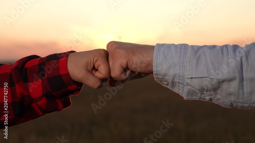 Photos farmland, handshake under sunset field builds partnership teamwork, handshake be
