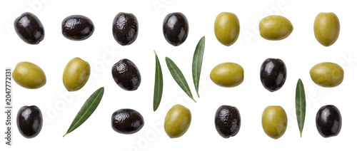 Photos Assortment of green and black olives with leaves on transparent background