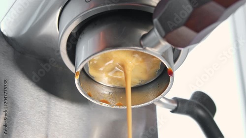 Brewing coffee in an espresso machine, bottomless portafilter