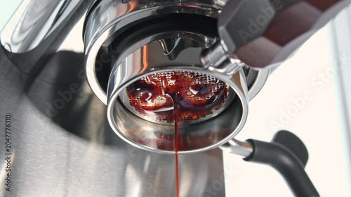 Brewing coffee in an espresso machine, bottomless portafilter