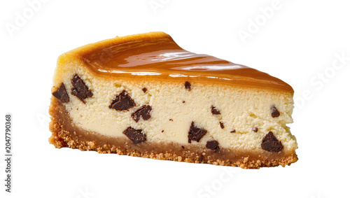 Foto Rich chocolate chip cheesecake slice with glossy caramel topping, isolated on tr