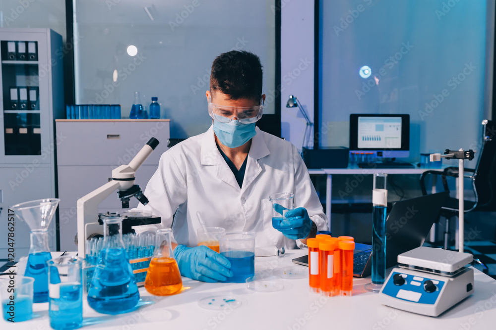 Fototapeta premium Lab technician experimenting in lab