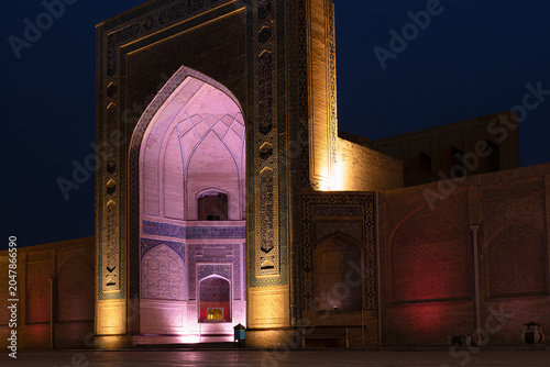 Tableau sur toile Kalyan Madrasa illuminated at night on Poi Kalyan square in Bukhara, Uzbekistan