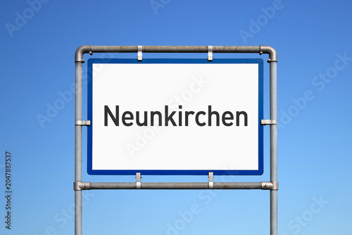 Ortseinfahrt, Schild, Neunkirchen Niederösterreich, (Symbolbild)