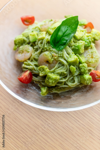 アボカドと海老の冷製ジェノベーゼパスタ レストランの夏ランチ | Cold Genovese Pasta with Shrimp for Summer Restaurant Lunch
