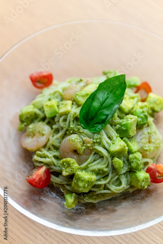 アボカドと海老の冷製ジェノベーゼパスタ レストランの夏ランチ | Cold Genovese Pasta with Shrimp for Summer Restaurant Lunch