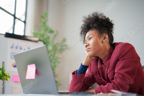 Bild auf Leinwand Black businesswoman feeling overwhelmed, experiencing burnout and fatigue at wor