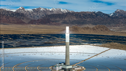 Schilderij op canvas Molten Salt CSP Plant Under Snow Mountains, Delingha, Qinghai, China