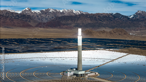 Foto Molten Salt CSP Plant Under Snow Mountains, Delingha, Qinghai, China