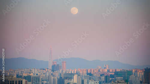 Photography Super blue moon rising over Seoul city skyline at pink sunset, South Korea (Roma