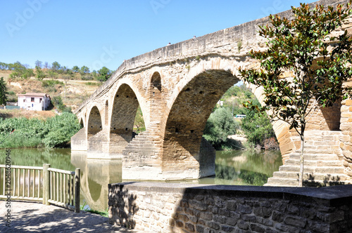 Obraz na płótnie Puente la Reina, Queen’s bridge, Gares, Navarre, northern Spain