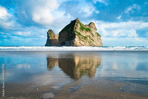 Coastal reefs and sea reflections in New Zealand, a Windows 10 wallpaper location