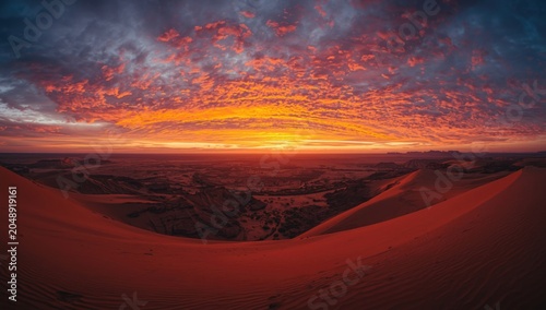 Panoramic desert vista unde...