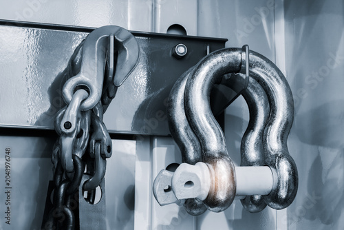 Obraz na plátně Close-up of industrial metal hardware, including chain and shackle