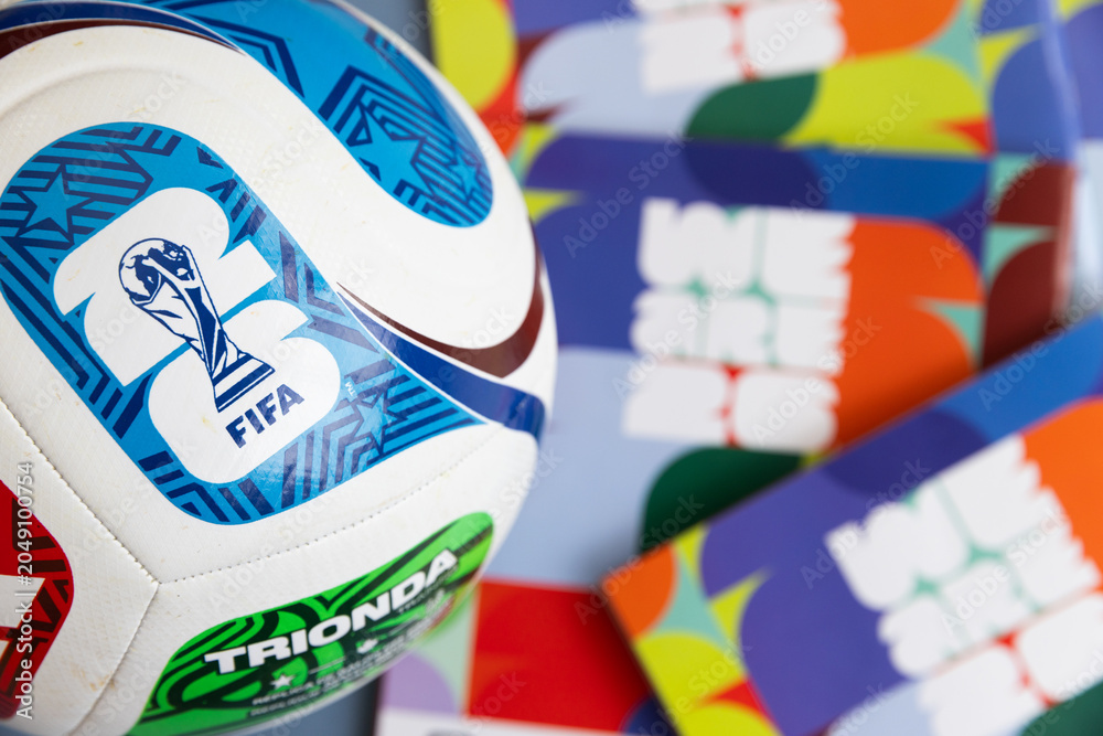 Naklejka premium LONDON, UK - JUNE 2026: Official FIFA World Cup 2026 match ball displayed with tournament branding and sticker collection album
