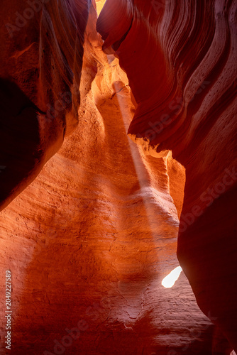 sun beams of antelope canyon